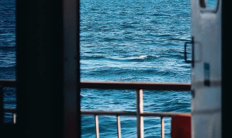 Alabora olan feribotta kaybolan 129 kişi aranıyor
