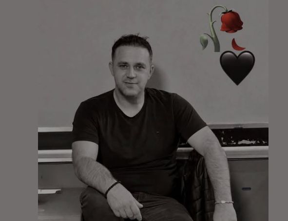 Gözyaşları genç yaşta vefat eden Mesut Kurak için aktı.